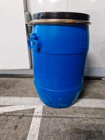 Voertonnen met knelsluiting. Ideaal voor op stal beschikbaar voor biedingen