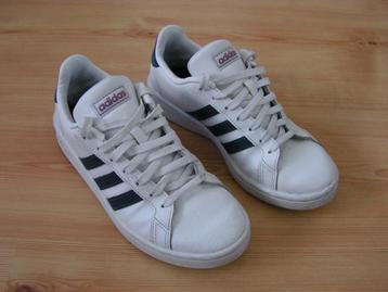 Sportschoenen / sneakers maat 38 van Adidas. beschikbaar voor biedingen