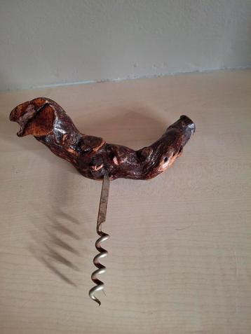 Unieke kurkentrekker van wijnrank beschikbaar voor biedingen