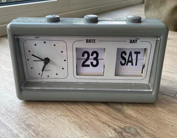 Vintage flip wekker - Analoog in Retro grijs beschikbaar voor biedingen