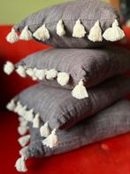 4 Kussens. Katoen met kwastjes., Huis en Inrichting, Woonaccessoires | Kussens, Ophalen of Verzenden, Zo goed als nieuw, Blauw