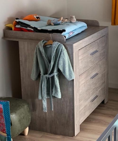 Babykamer: ledikant, commode, wandplank, Kinderen en Baby's, Kinderkamer | Complete kinderkamers, Zo goed als nieuw, Jongetje of Meisje
