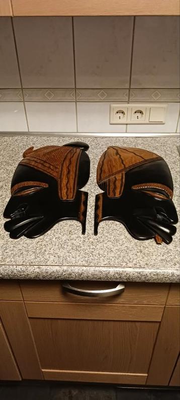 AFRIKAANSE HOOFDEN GEZICHT PLAQUETTES SILHOUETTES 52 CM HOOG beschikbaar voor biedingen