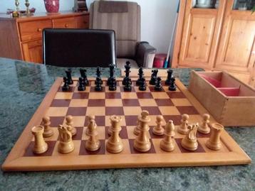 Schaakspel/damspel; excl. klassieke comb. in uitstekende st. beschikbaar voor biedingen
