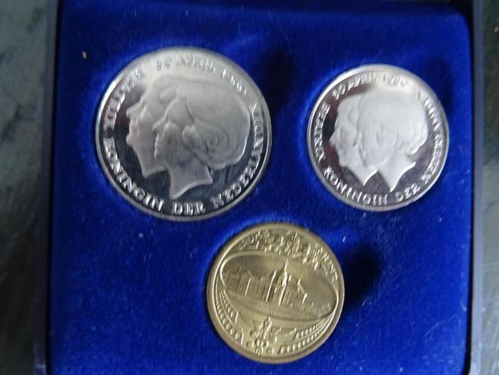 Gulden en Rijksdaalder 1980 t.g.v. kroning kon. Beatrix, Postzegels en Munten, Munten | Nederland, Setje, 2½ gulden, Koningin Beatrix