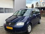 Volkswagen Touran 1.6 Business nieuwe APk cruise / trekhaak, Auto's, Voorwielaandrijving, Stof, 4 cilinders, Blauw
