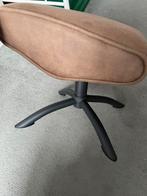 Twee poefjes lederlook bruin met zwart bieuw 2 stuks, Ophalen of Verzenden, Zo goed als nieuw, Hout