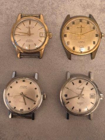 4 oude horloges  beschikbaar voor biedingen