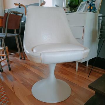 Vintage Tulp Lederen Draaistoel Space Age beschikbaar voor biedingen