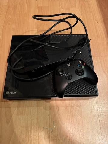 Xbox one met goed werkende controller en 2 games naar keuze beschikbaar voor biedingen