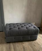 Landelijke gecapitoneerd urban sofa grijs poef voetenbank, Hout, Landelijk klassiek gecappitoneerd, Zo goed als nieuw, Rechthoekig
