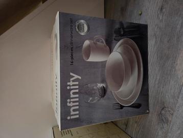 infinity servies set 2x beschikbaar voor biedingen