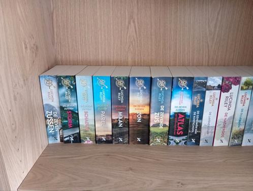 Complete serie De zeven zussen • Lucinda Riley • 8 boeken, Boeken, Literatuur, Zo goed als nieuw, Nederland, Ophalen of Verzenden