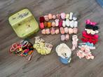 Meisjes kleding set: haarbandjes, sokken, speen, pet, Kinderen en Baby's, Babymode-accessoires, Ophalen of Verzenden, Zo goed als nieuw