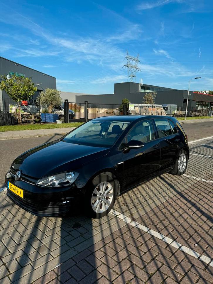 Volkswagen Golf 1.0 TSI 85KW 5D 2016 Zwart, Auto's, Volkswagen, Particulier, Golf, ABS, Adaptieve lichten, Airbags, Airconditioning