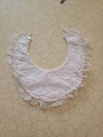 Antiek heel licht roze baby kraag