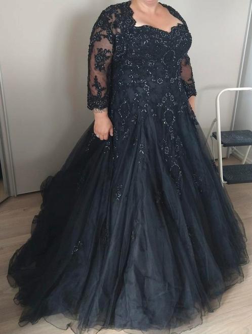 Mooie zwarte trouwjurk maat 48/50, Kleding | Dames, Trouwkleding en Trouwaccessoires, Zo goed als nieuw, Trouwjurk, Zwart, Ophalen