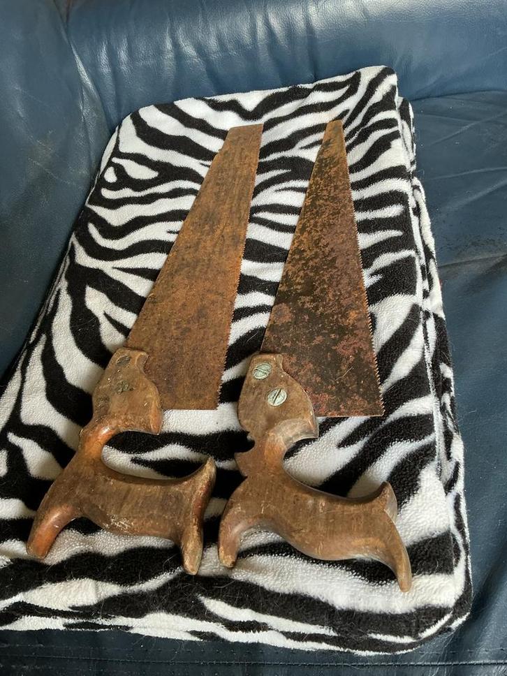 Twee Vintage Handzagen met Houten Handvatten, Antiek en Kunst, Antiek | Gereedschap en Instrumenten, Ophalen of Verzenden