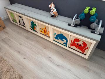 Opbergkast / tv meubel inclusief bakken. 236,3x47,5x39,5 beschikbaar voor biedingen