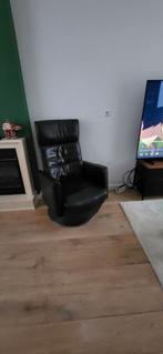 Zwarte relaxstoel met voetsteun - nepleder, Huis en Inrichting, Fauteuils, Ophalen, Zo goed als nieuw