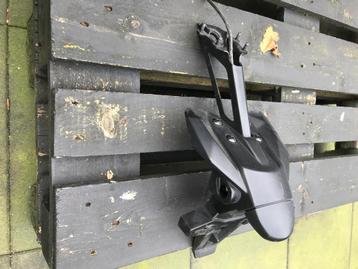 Lange kentekenplaathouder mt09 beschikbaar voor biedingen