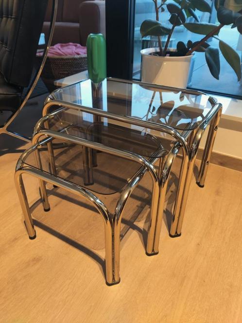 Vintage trio bijzettafels/nesting tables (70'/80'), Huis en Inrichting, Tafels | Bijzettafels, Zo goed als nieuw, Rechthoekig