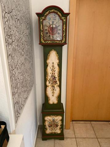 Te koop Oostenrijkse klok. Ziet er uit als nieuw. beschikbaar voor biedingen