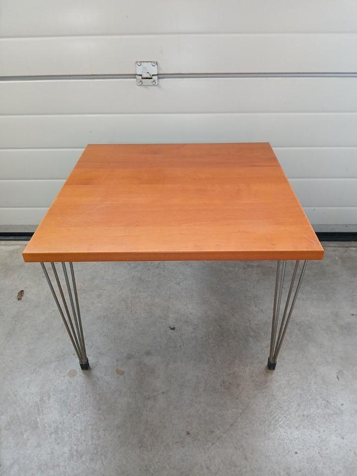 vintage design Deense ‘Pin Age’ salontafel / bijzettafel, Huis en Inrichting, Tafels | Salontafels, Zo goed als nieuw, Minder dan 50 cm