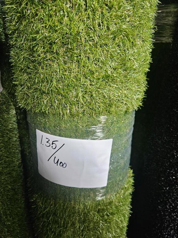 Kunstgras coupon 25mm poolhoogte 1.35 x 4.00 nu €40,-, Tuin en Terras, Gras en Kunstgras, Nieuw, 20 m² of meer, Ophalen of Verzenden