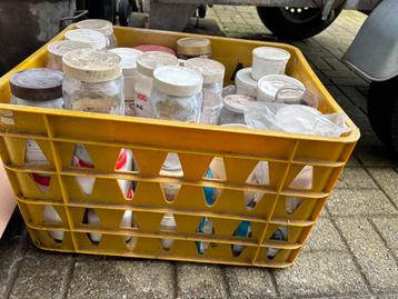 Voorraad glazuren en keramiekstoffen uit atelieropruiming beschikbaar voor biedingen