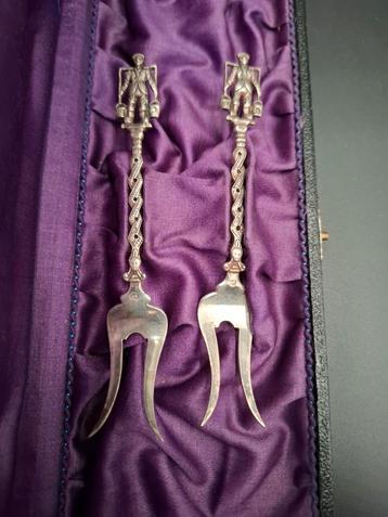 Antiek stel zilver vleesvorkjes in casette beschikbaar voor biedingen