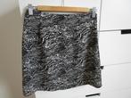 Zwart/wit bedrukt rokje maat 36, Kleding | Dames, Rokken, Primark, Zwart, Ophalen of Verzenden, Zo goed als nieuw