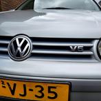 Volkswagen Golf 2.3 V5 110KW AUT 1999 Grijs, Auto's, Volkswagen, 1228 kg, Stof, Zwart, 650 kg