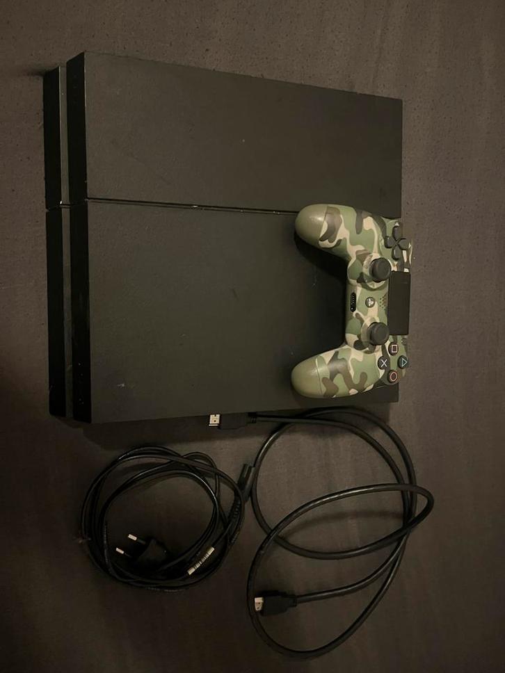 PlayStation 4 met controller met games en lading dock, Spelcomputers en Games, Spelcomputers | Sony PlayStation 4, Gebruikt, Original
