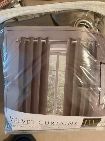 Nieuwe Velvet Taupe Gordijnen - 240x140cm beschikbaar voor biedingen