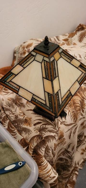 Mooie Tiffany Stijl Lamp beschikbaar voor biedingen