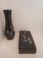 Zwarte vaas en doos met parelmoer inleg, Antiek en Kunst, Verzenden