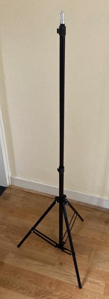 Fotostatief lichtgewicht 140 cm, met inklapbare poten beschikbaar voor biedingen