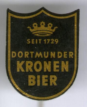 Dordmunder Kronenbier zwart blik speldje ( N_177 ) beschikbaar voor biedingen