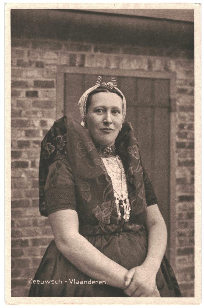 700421 Zeeland Zeeuws Vlaanderen Klederdracht Nette oude krt, Verzamelen, Ansichtkaarten | Nederland, Ongelopen, Zeeland, Voor 1920