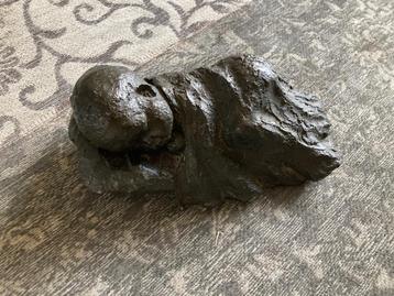 Beeldje slapende baby kunstenaar Geert Kunen  beschikbaar voor biedingen
