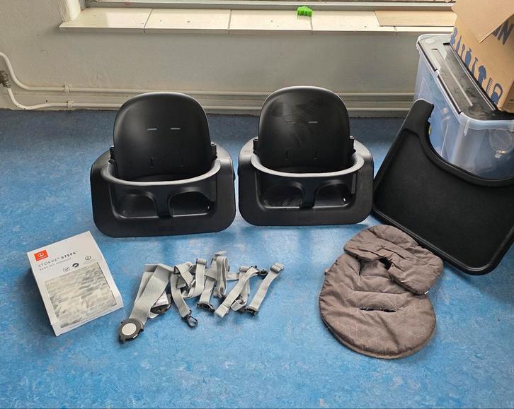 Stokke Steps Babyset x2 + Play Tray, Kinderen en Baby's, Kinderstoelen, Gebruikt, Meegroeistoel, Afneembaar eetblad, Gordel(s)
