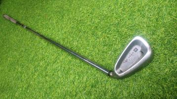 Wilson Deep Red Midsize #8 rechtshandig Fat shaft beschikbaar voor biedingen