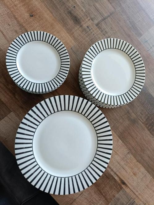 27 delig borden servies, Huis en Inrichting, Keuken | Servies, Gebruikt, Bord(en), Overige stijlen, Ophalen