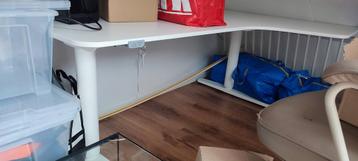 Bekant ikea hoek bureau electrisch verstelbaar 160x110 | 2x beschikbaar voor biedingen