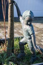 Bronzen beeld – Klimmend jongetje “Kalle”, Ophalen of Verzenden, Zo goed als nieuw, Metaal, Mensenbeeld