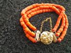 Bloedkoraal armband met fraai bewerkt geelgouden slot, Sieraden, Tassen en Uiterlijk, Antieke sieraden, Ophalen of Verzenden, Goud