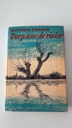 Antoon Coolen Dorp aan de rivier uit 1951, Boeken, Ophalen of Verzenden, Gelezen
