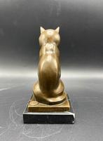 Bronzen art-deco kat op een marmeren voet., Antiek en Kunst, Kunst | Beelden en Houtsnijwerken, Ophalen of Verzenden