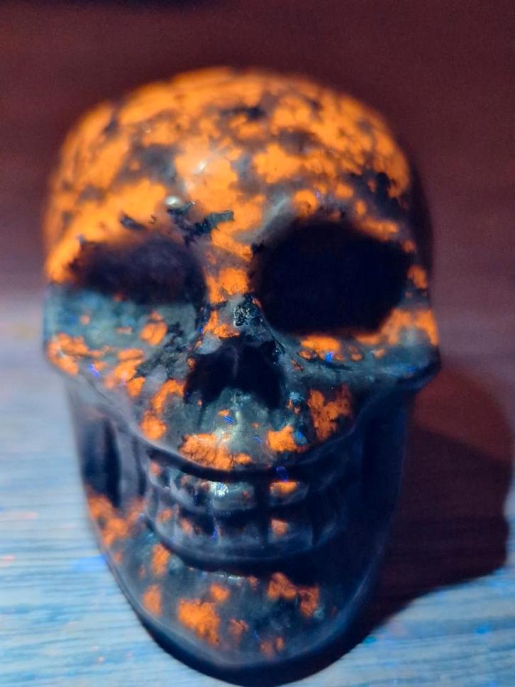 Yooperlite schedel - verzamelobject, Verzamelen, Mineralen en Fossielen, Mineraal, Ophalen of Verzenden